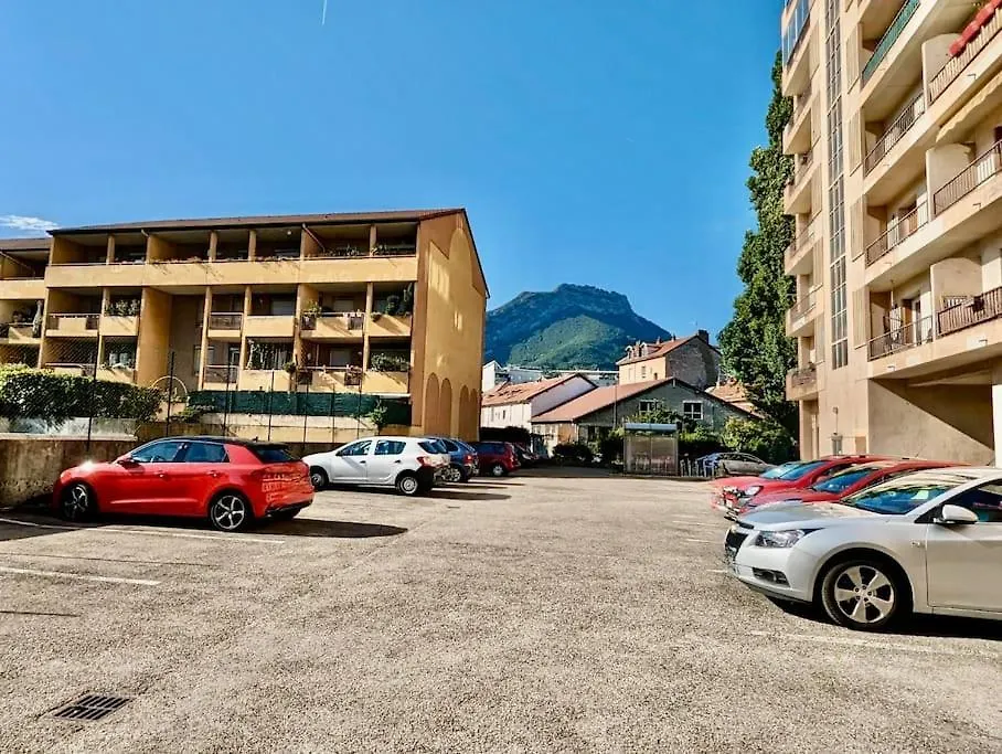 Magnifique T2 Refait A Neuf - Calme & Tout Equipe Avec Parking Grenoble Apartman